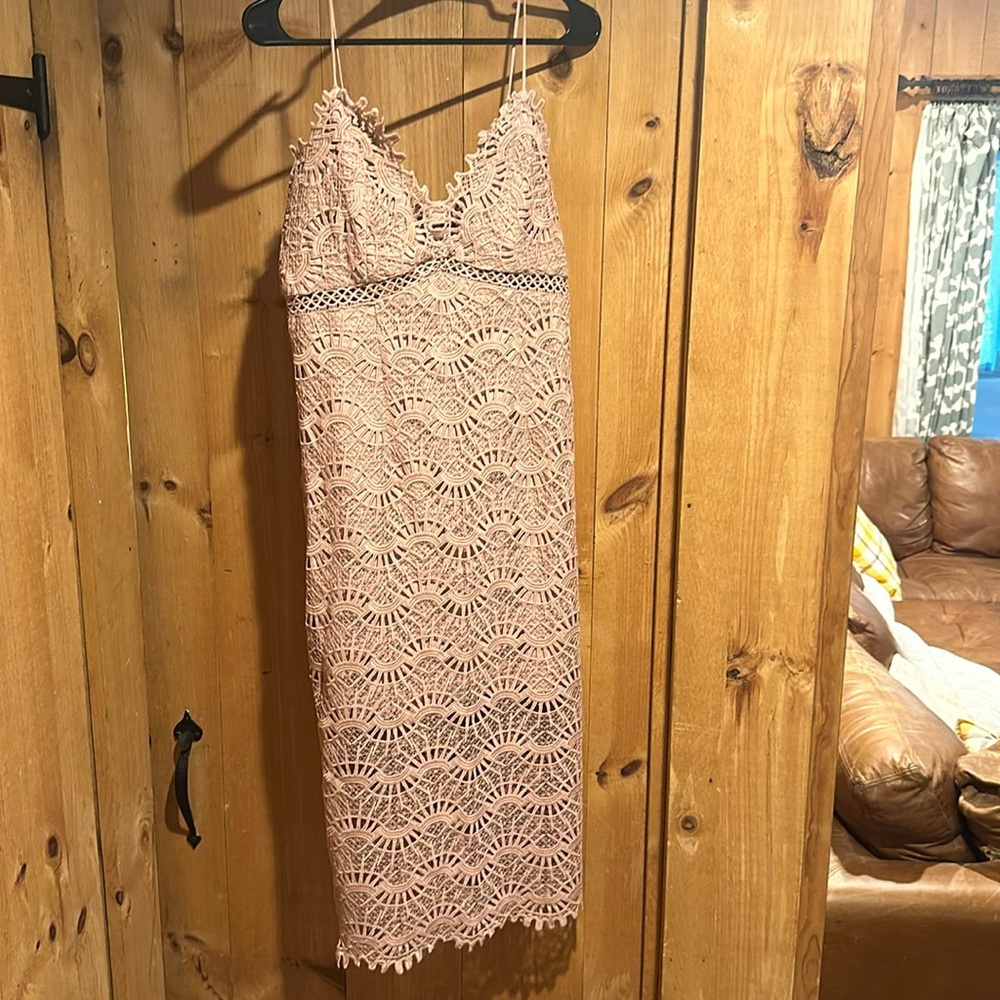 Bardot size 8/M slightly worn pink champagne lace lined dress